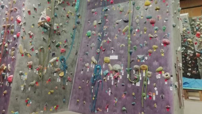 神奈川県のクライミング施設「クライミングジム ビッグロック 日吉店」